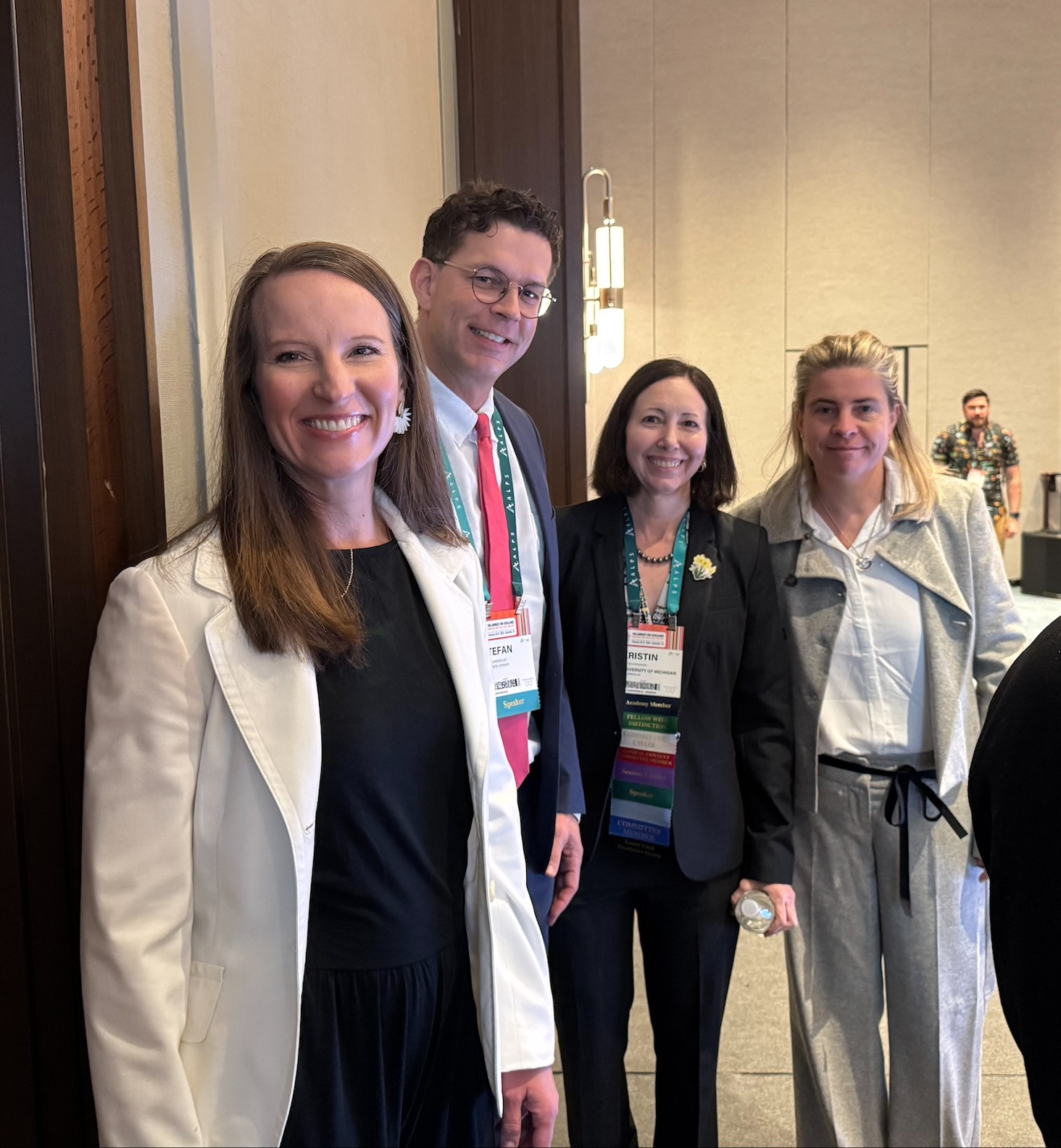 Bildunterschrift: Die Referenten des P&O-Insights zur adoleszenten idiopathischen Skoliose (AIS), das im Mai auf der OTWorld in Leipzig fortgeführt wird v.l.n.r.: Leigh Davis, Dr. Stefan Hemmer, Kristin Carnahan und Beate Flügel. Foto: Brandon Ramo.