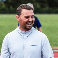 Paralympics-Sieger Heinrich Popow engagiert sich als Experte und Mentor für die Weiterentwicklung und Zugänglichkeit von Sportprothesen. 