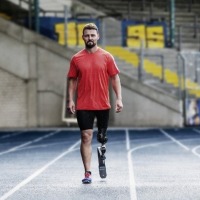 Heinrich Popow mit seiner Sportprothese Heinrich Popow mit seiner Sportprothese