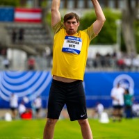 Abb. 2 Kugelstoßen trotz Lähmung – Sebastian Dietz stellt sich seiner Diagnose. 